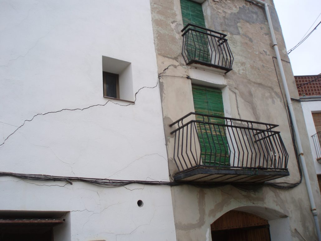 Grieta causada por deficiencias en la estructura. Piresa