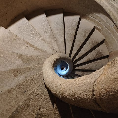 Escalera_del_campanario_de_la_catedral_de_Coria