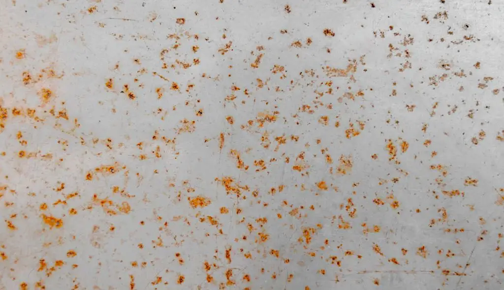 Imágen de como el acero se oxida a pesar de ser una plancha de acero inoxidable. cga.com.co