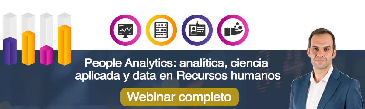hombre en traje presenta people analytics en recursos humanos