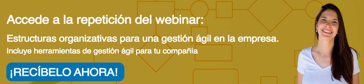 mujer en camisa blanca presentando su conferencia